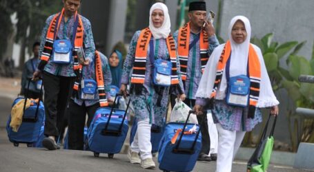 Indonesian Hajj Pilgrims Get Official Certificates from the Ministry of Religion