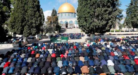 50,000 Perform Friday Prayer at Al-Aqsa Mosque