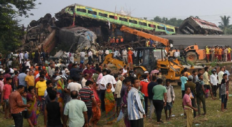 Two Passenger Trains Collided in East India, 280 Dead