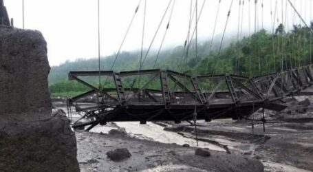 Semeru Mount Cold Lava Flood Caused Five Bridges Broken