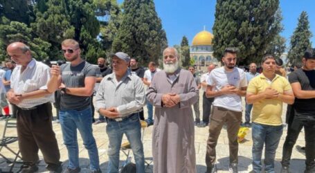 50 Thousand Muslims Perform Friday Prayers at Al-Aqsa