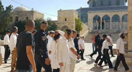 Dozens of Settlers Break into Al-Aqsa Mosque under Tight Israeli Police Guard