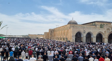 50.000 Muslims Perform Friday Prayer at Al-Aqsa Mosque, Jerusalem