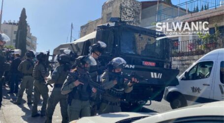 Israeli Occupation Forces Attack Worshipers at Al-Aqsa Mosque