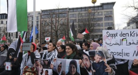 Israelis Living in Berlin Demonstrate to End Qar against Gaza