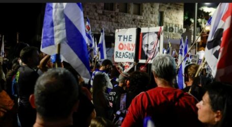 Thousands of Israelis Hold Protests in Tel Aviv Demanding Prisoner Exchange Deal