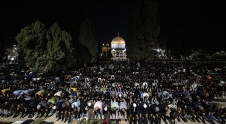 Some 150,000 Worshippers Perform Taraweeh Prayers at Al-Aqsa Mosque