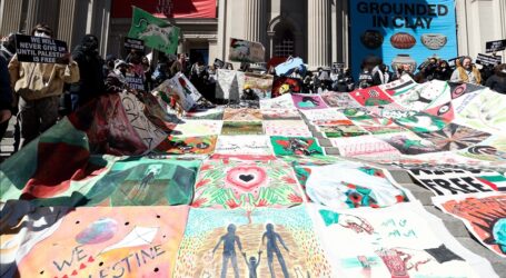 Protesters Stage Event at New York Art Museum in Support of Gaza