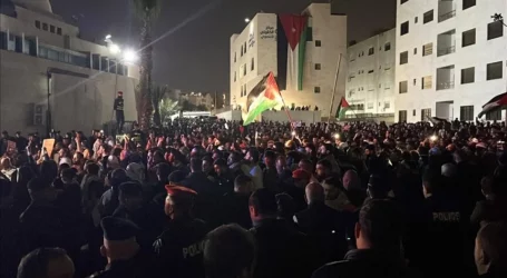 Thousands of Jordanians Protest Near Israeli Embassy in Amman in Solidarity with Gaza