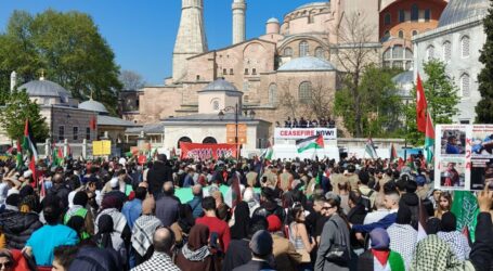 Thousands in Hagia Sophia Mosque Demand an End of Genocide in Gaza