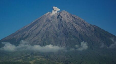 Indonesia’s Mount Semeru Erupts, Ejecting Volcanic Ash 1,000 Meters