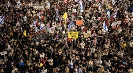 Thousands Israelis Protest Outside Parliament to Demand Ouster of Netanyahu’s Government