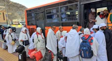 Hajj Pilgrims Depart in Waves to Arafah for Wukuf