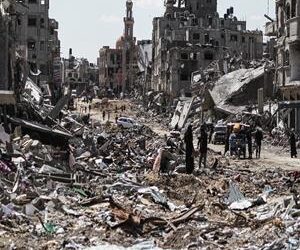 Israeli Airstrikes Attack Palestinian Homes, People Gathering in Gaza