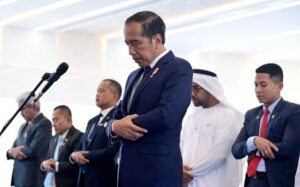 Indonesian President Perform Prayerd at Joko Widodo Mosque in Abu Dhabi (PHOTO: State Secretariat)