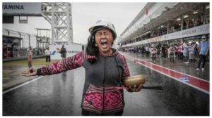 Illustration: Rain shaman Rara Istiati Wulandari (known as Mbak Rara) performing a ritual at the Mandalika Circuit, Central Lombok, NTB in 2022. (Photo: Moto GP)