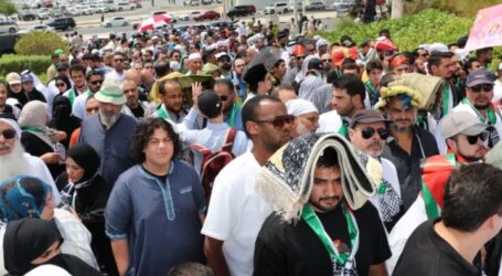 Crowds of People Arrive at Doha Mosque to Pay Respects to Haniyeh