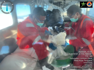 The process of seeding Sodium Chloride (NaCL) in the Weather Modification Operation in the Lombok area, West Nusa Tenggara, Saturday (9/28/24). (Photo. BNPB OMC Team)