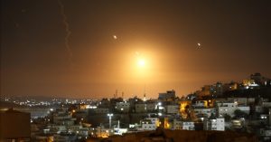 Many rockets, fired from Iran, are seen over Jerusalem from Hebron, West Bank on October 01, 2024 (photo: Anadolu Agency)