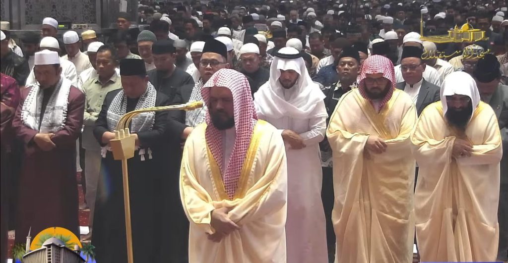 The Imam of Nabawi Mosque, Sheikh Ahmad bin Ali Al-Hudhaify, leading the Friday prayer at Istiqlal Mosque. (Photo: Istiqlal Mosque TV)