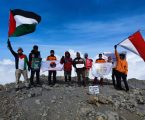 AWG Climbers Raise Indonesian and Palestinian Flags at Peak of Rinjani Mount