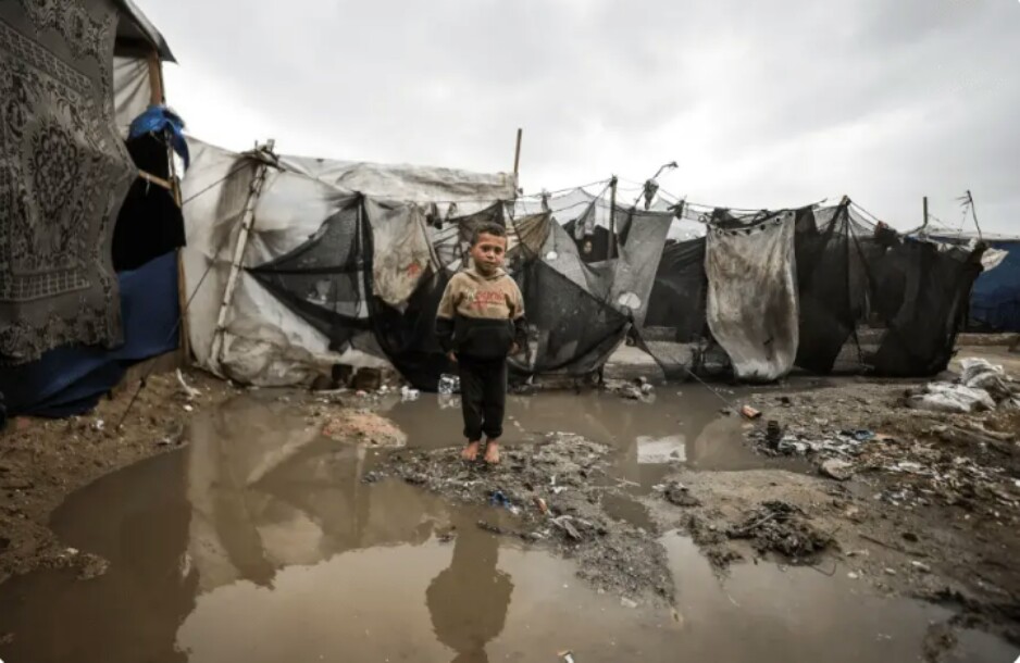 Thousands of Tents Submerged in Flooding in Gaza Due to Heavy Rain (photo: Ali Jadallah/Anadolu via Al Jazeera)