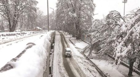 Kashmir Hit by Heavy Snowfall, Temperatures Reach Minus 8