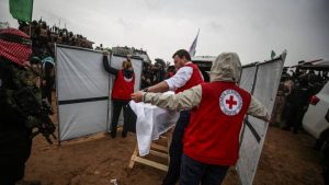 The Red Cross has confirmed that it has received the coffin from Hamas, which according to the group contains the body of Shiri Bibas. / \Photo: AA)