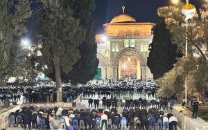 Worshipers Perform Tarawih Prayer at Al-Aqsa Mosque (photo: Palinfo)