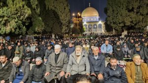 60,000 Worshippers Perform Tarawih Prayers at Al-Aqsa Mosque in the 11th Night of Ramadan (photo: Quds Press)