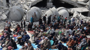 Tarawih prayers in the Gaza Strip (Rai Al-Youm)