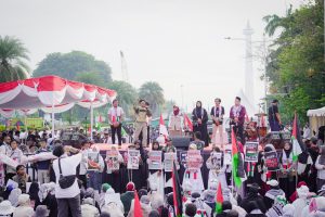 Nearly 20,000 Indonesians gathered in Jakarta’s Patung Kuda area on Sunday, May 18 2025 a massive show of solidarity with Palestine (photo: Sidik/MINA)