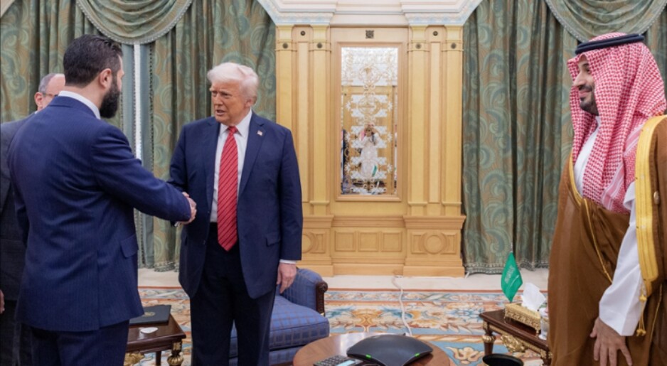 US President Donald Trump (C) meets with Syrian President Ahmed al-Shara (L) along with the Saudi Crown Prince Mohammed bin Salman Al Saud (R) during the first leg of his three-country Middle East tour in Riyadh, Saudi Arabia on May 14, 2025. (Photo: Anadolu Agency)