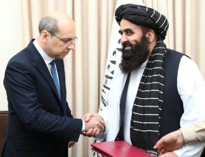 Afghan Foreign Minister Amir Khan Muttaqi and Dmitry Zhirnov, Russia’s Ambassador to Kabul (photo: X/@leadersmena)