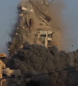 Israeli Occupation Army Bombs Mecca Tower in Gaza City (photo: Anadolu Agency)
