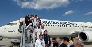 A Turkish Airlines flight carrying pro-Palestinian activists detained by Israel following an attack on the Freedom Flotilla landed at Istanbul Airport (photo: Anadolu Agency)