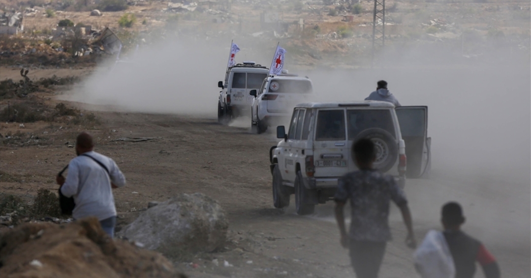 Israeli hostages in Gaza are transfered by ICRC(photo: Anadolu Agency)