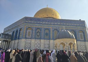 Palestinian Muslims Attend Friday Prayer at Al-Aqsa Mosque (photo: PIC)