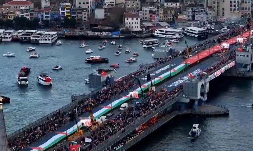 An estimated 520,000 people gathered at Istanbul’s Galata Bridge early Thursday for a massive New Year's Day march in support of Palestine (photo: X)