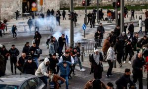 Israeli Police Disperse Eid Prayers Near Aqsa Mosque (photo: PIC)
