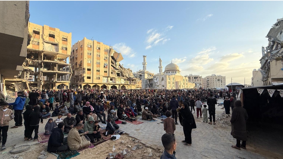 Eid Prayer at Gaza (photo: Wafa)
