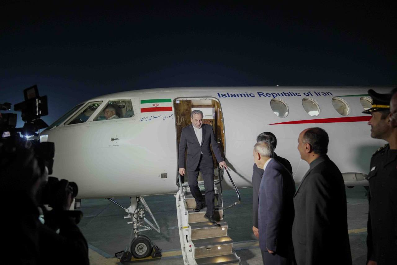 Iran’s Foreign Minister Arrives in Islamabad Before US Envoy Departs