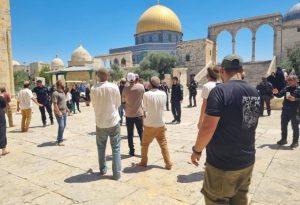 Jewish Settlers Desecrate Al-Aqsa Mosque With Police Escort (photo: PIC)