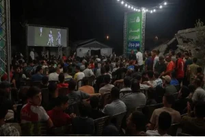 Palestinians gathered at cafes in the Nuseirat refugee camp in central Gaza to watch the 2026 FIFA World Cup final (photo: Anadolu Agency)