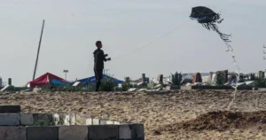 Flying Kites in Gaza (photo: PIC)